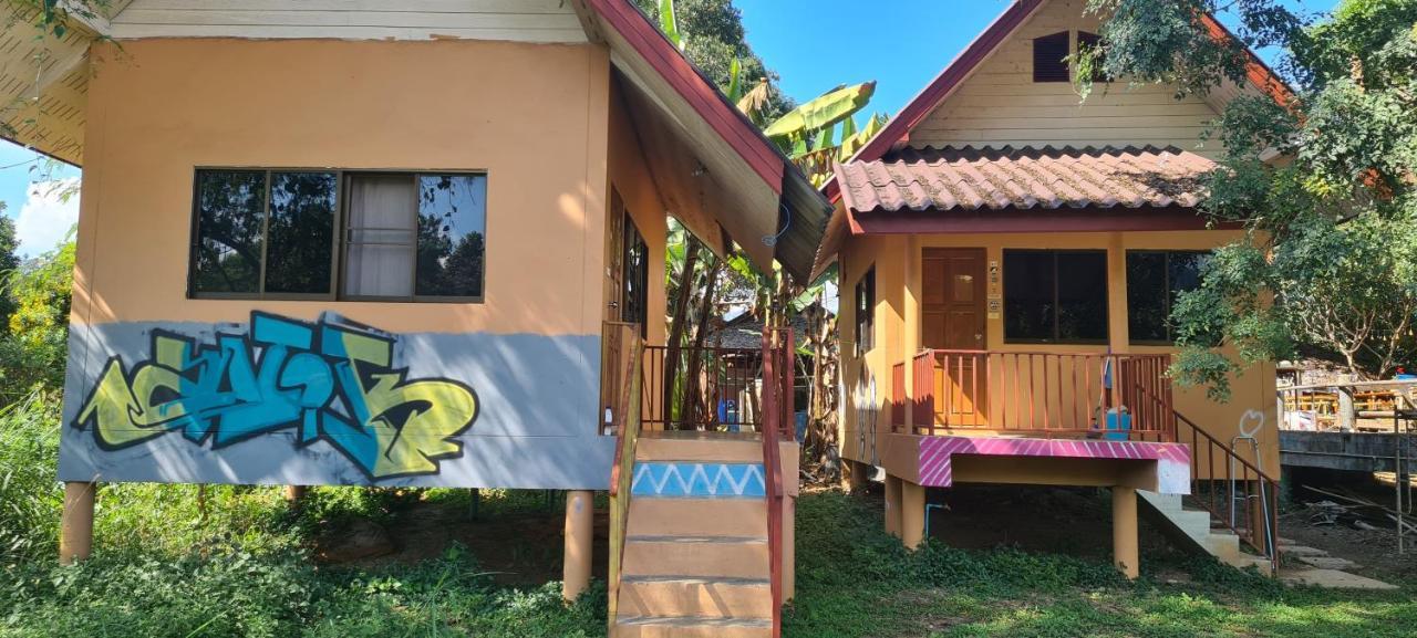 Pai River Jam Hostel & Campground Пай Екстериор снимка